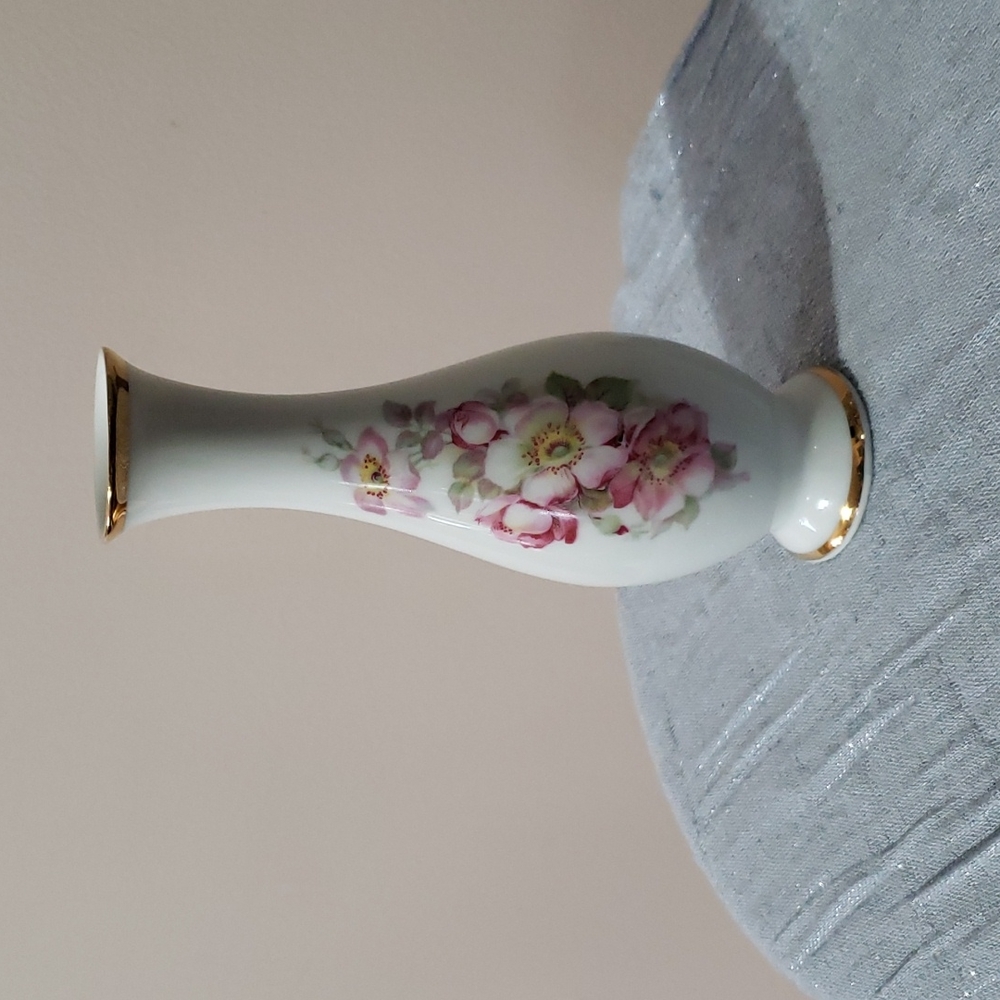 Vintage Signed West Germany Tettau Bavaria Floral Print Gerald Porzellan Vase.